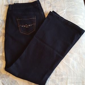Dark blue jeans w/ decorative back pockets
